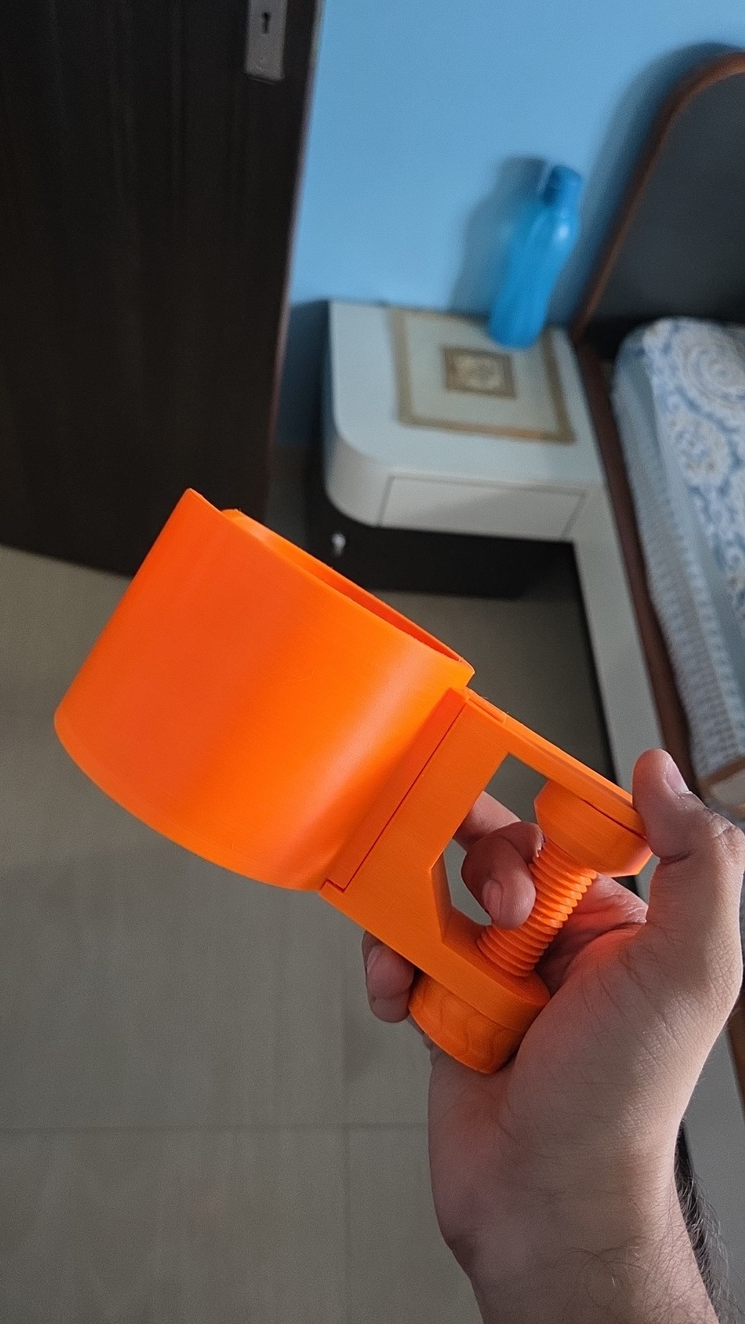 A cup holder stand to hook on the side of a table